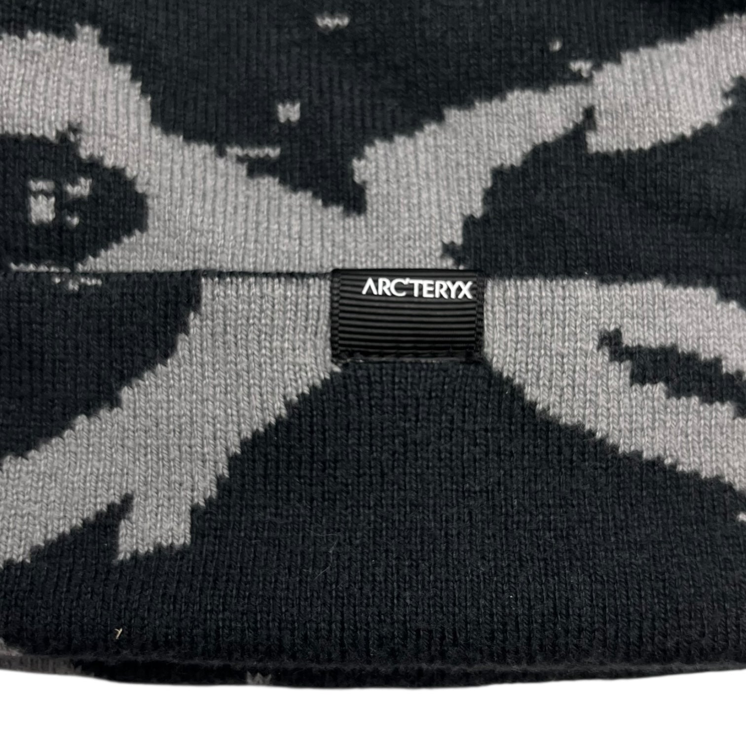 Arc’teryx Lightweight Grotto Beanie Black/Grey