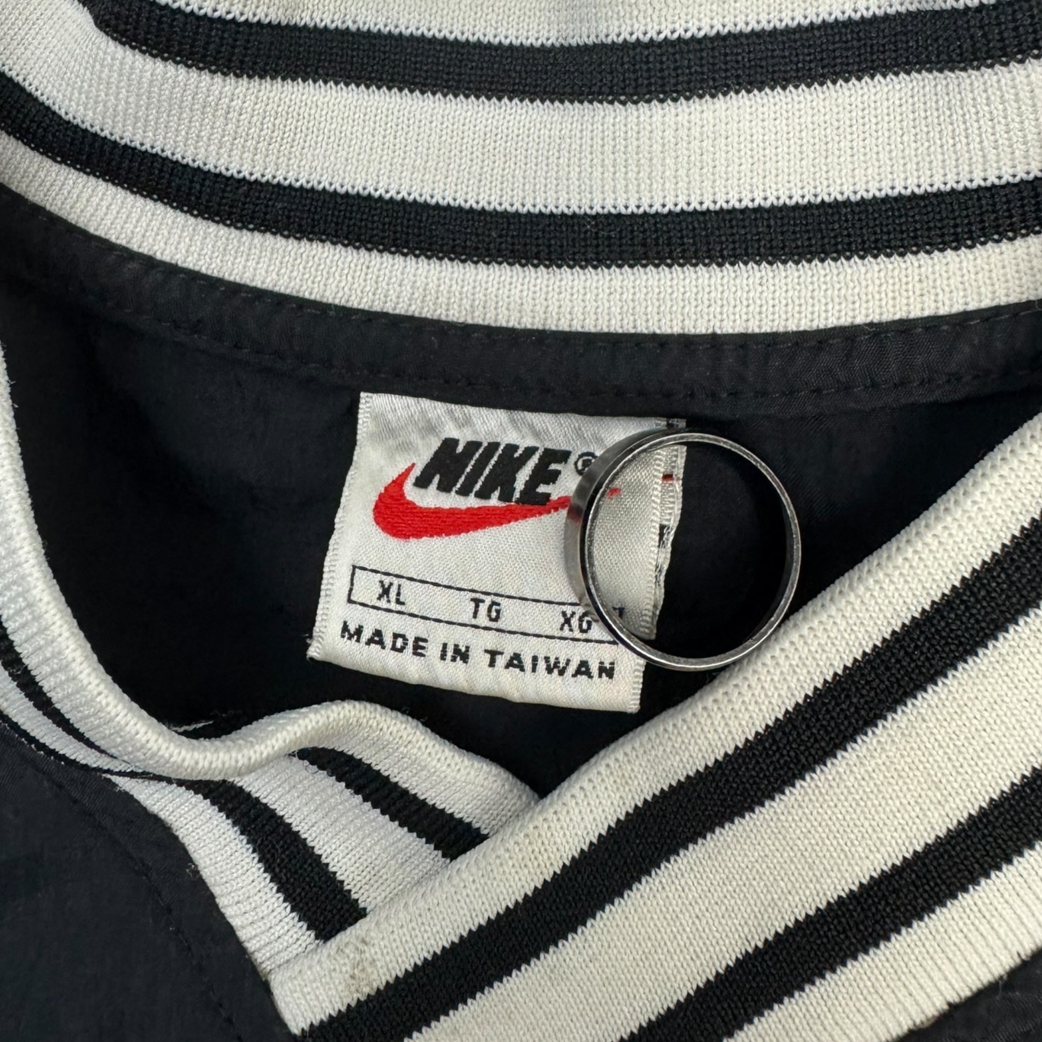 Vintage 90s Nike Side Swoosh Benchwarmer Black
