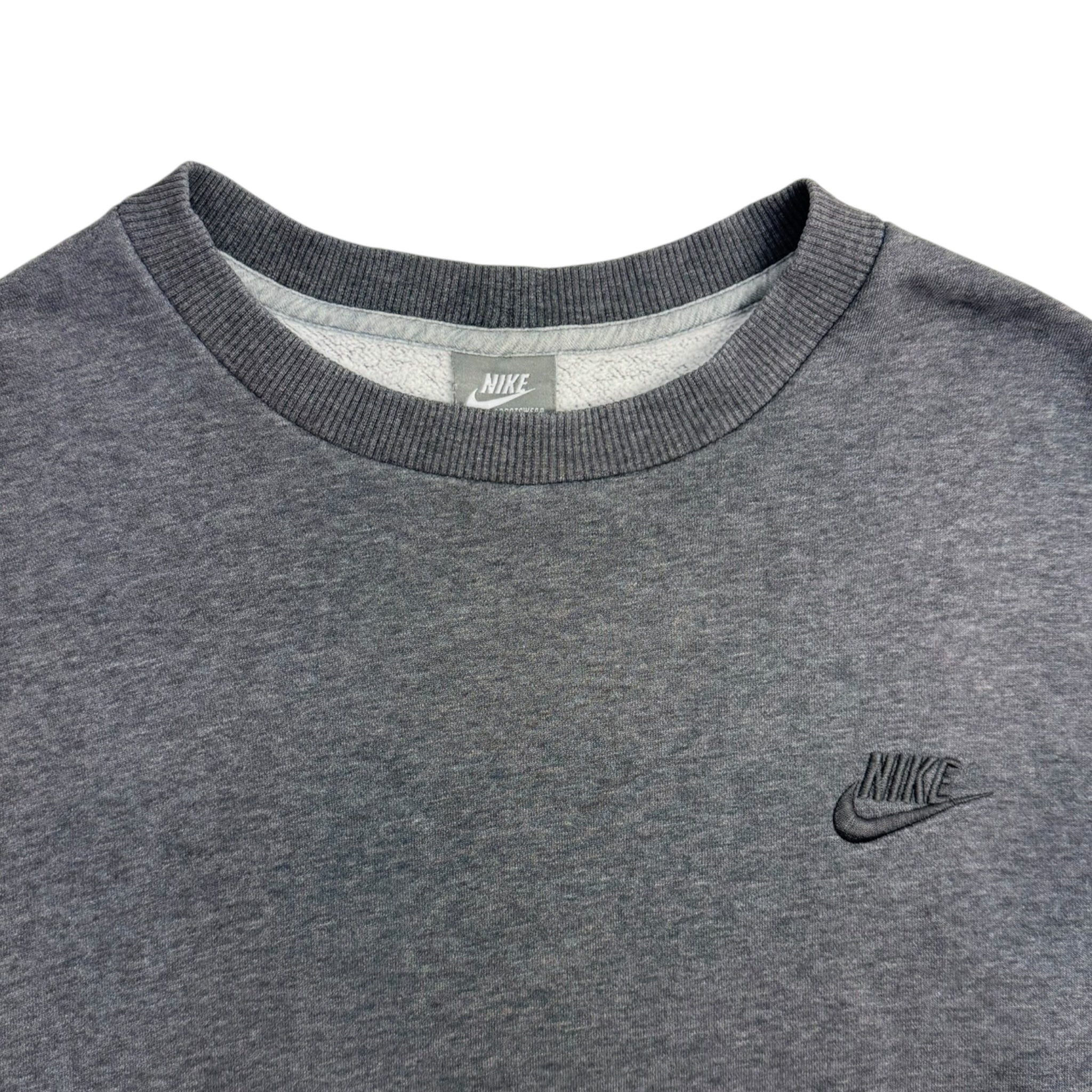 Vintage Y2K Nike Spellout Swoosh Crewneck Grey