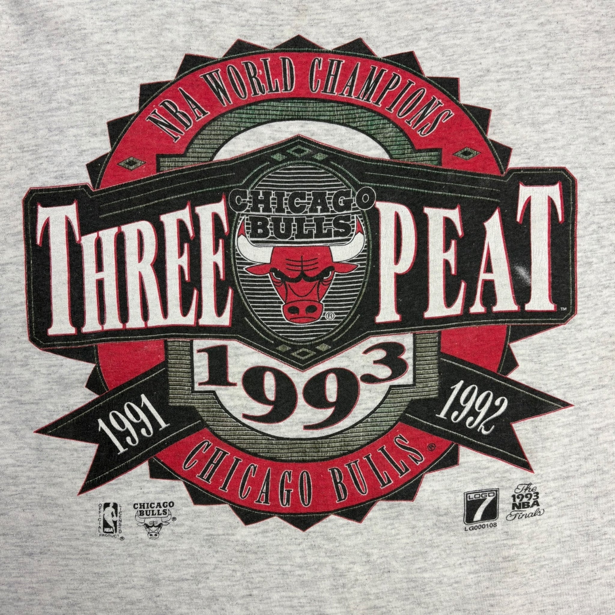 1993 Logo 7 NBA Chicago Bulls World Champions “Three Peat” T-Shirt