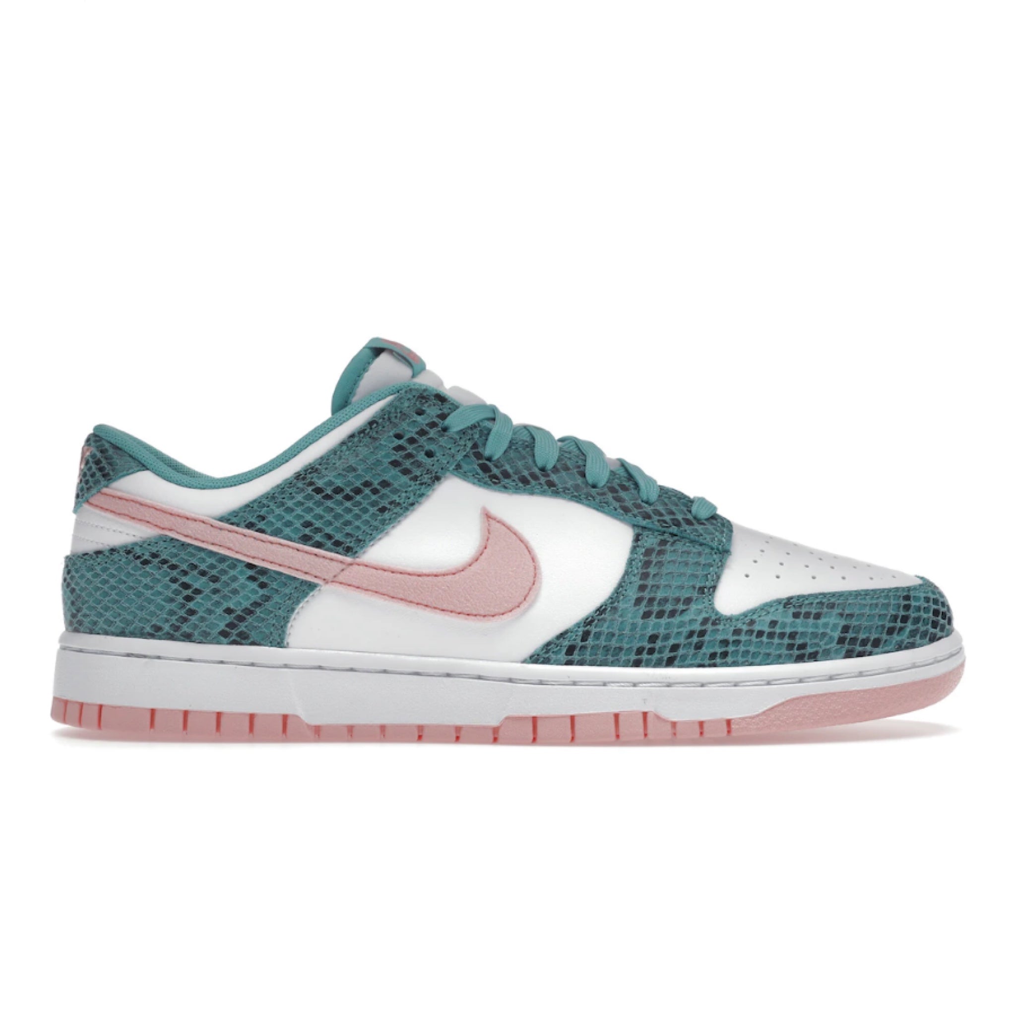 Nike store sb snakeskin