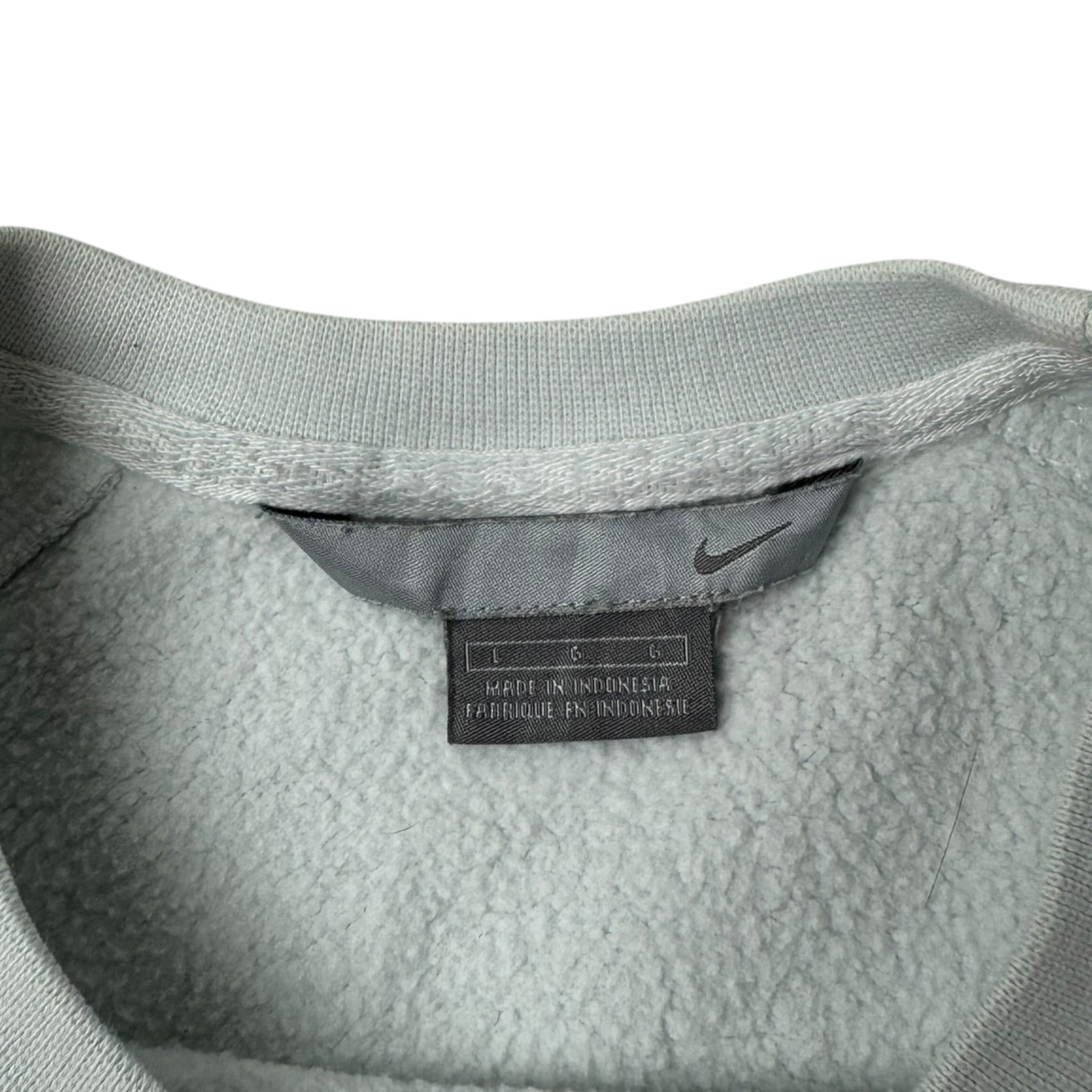 Vintage Y2K Nike Pocket Swoosh Crewneck White