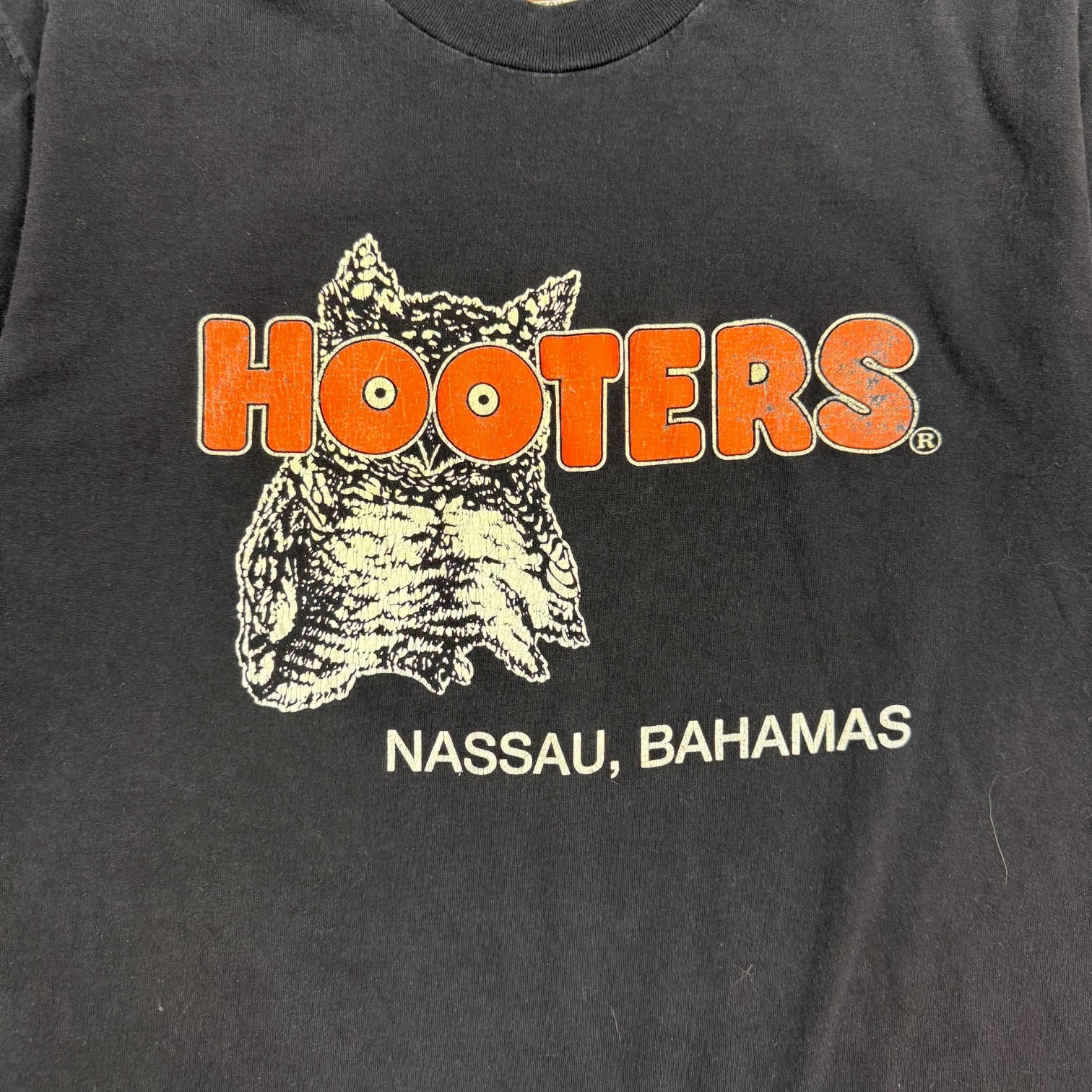 Vintages Hooters Nassau ‘Delightfully Tacky. Yet Unrefined’ Tee Black