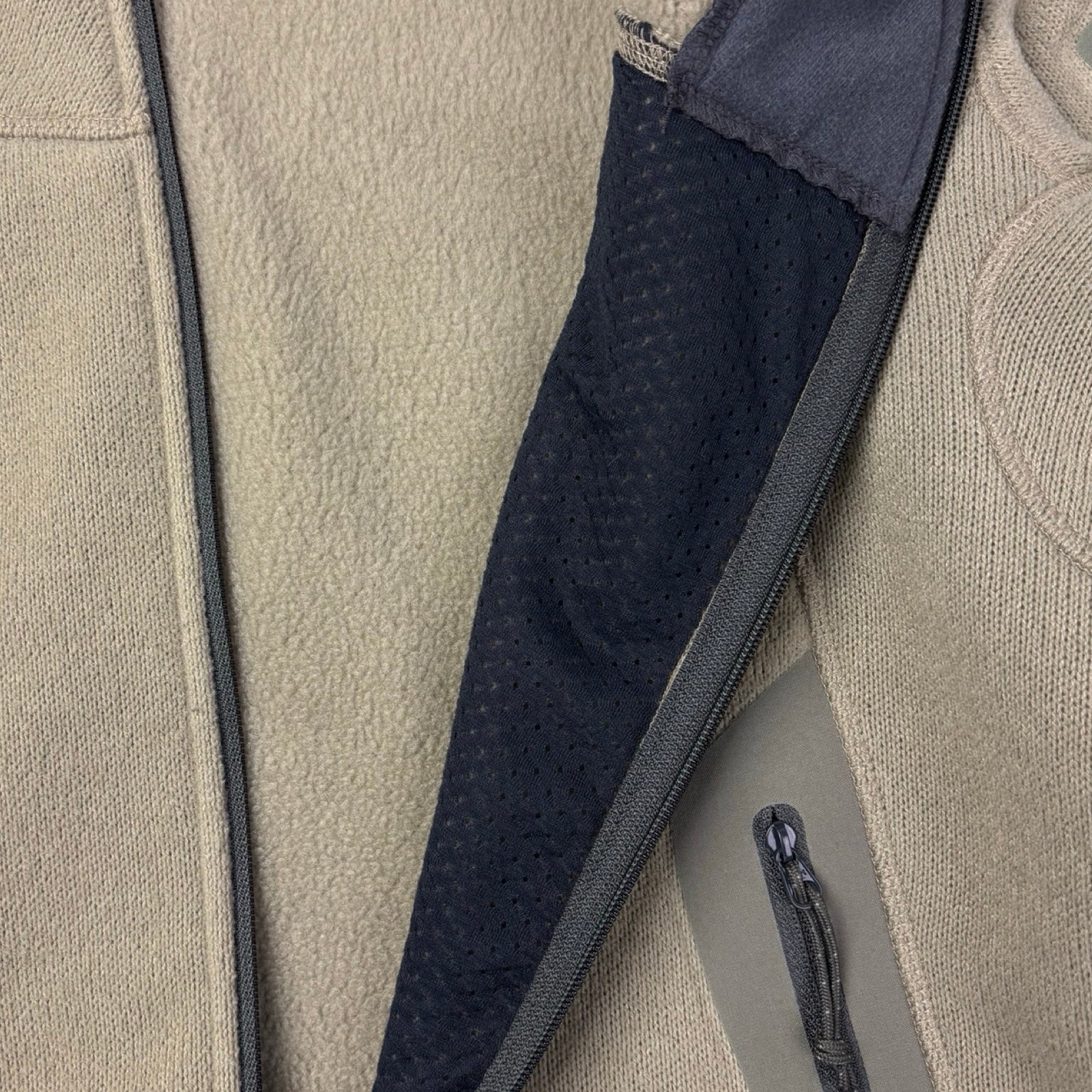 (W) Arc’teryx Polartec Covert Full-Zip Jacket Khaki