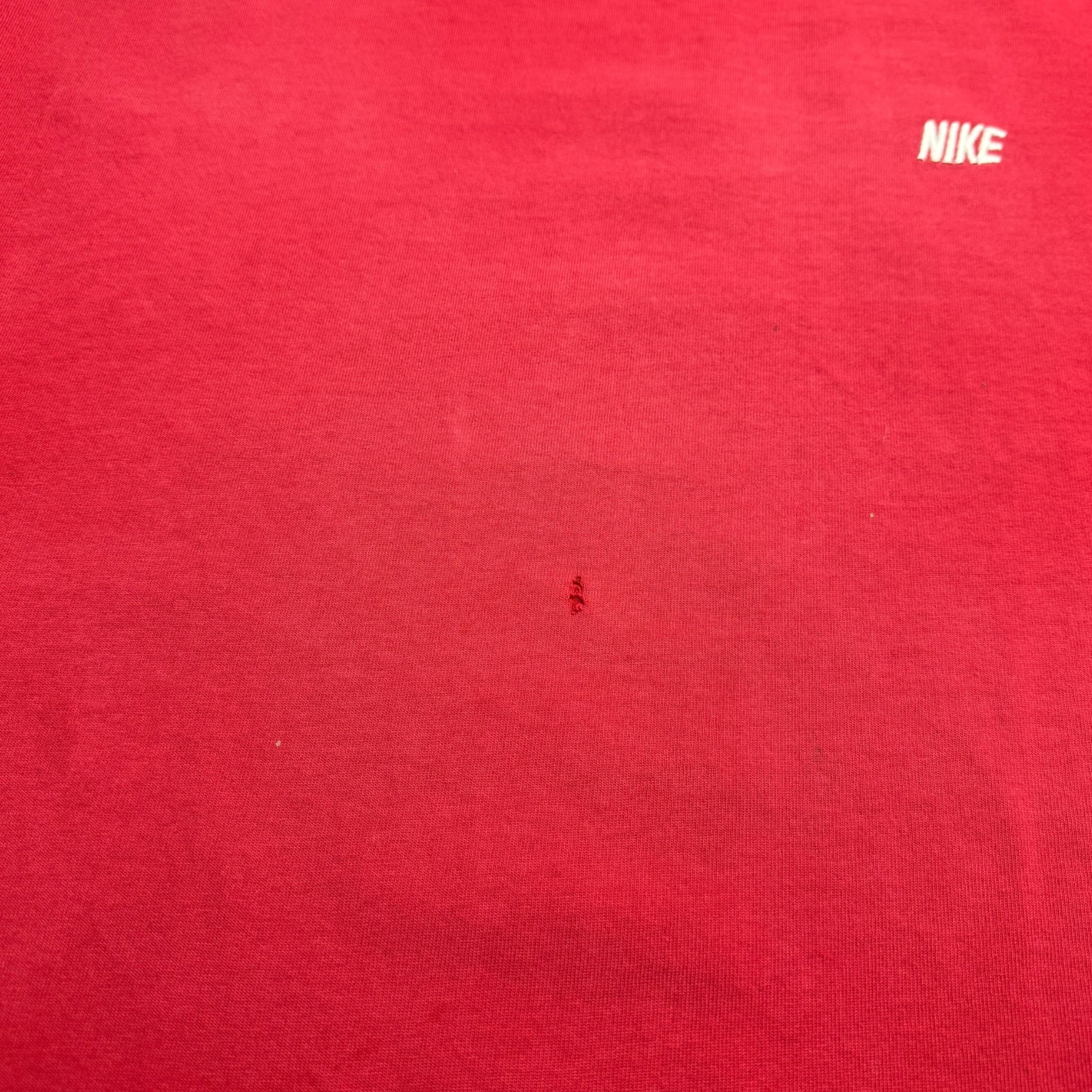 Vintage Y2K Nike Pocket Font T-Shirt Red