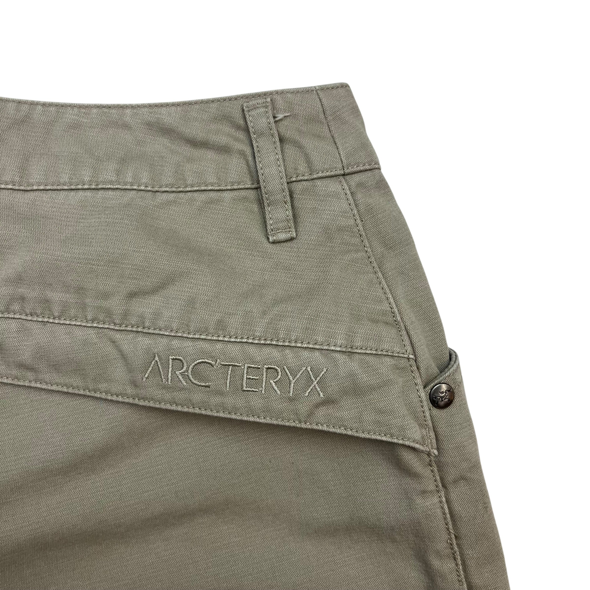 (W) Arc’teryx Cargo Shorts Khaki