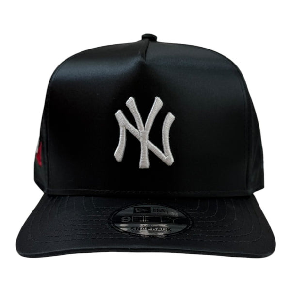 Kith & New Era for the New York Yankees Satin Hat Black
