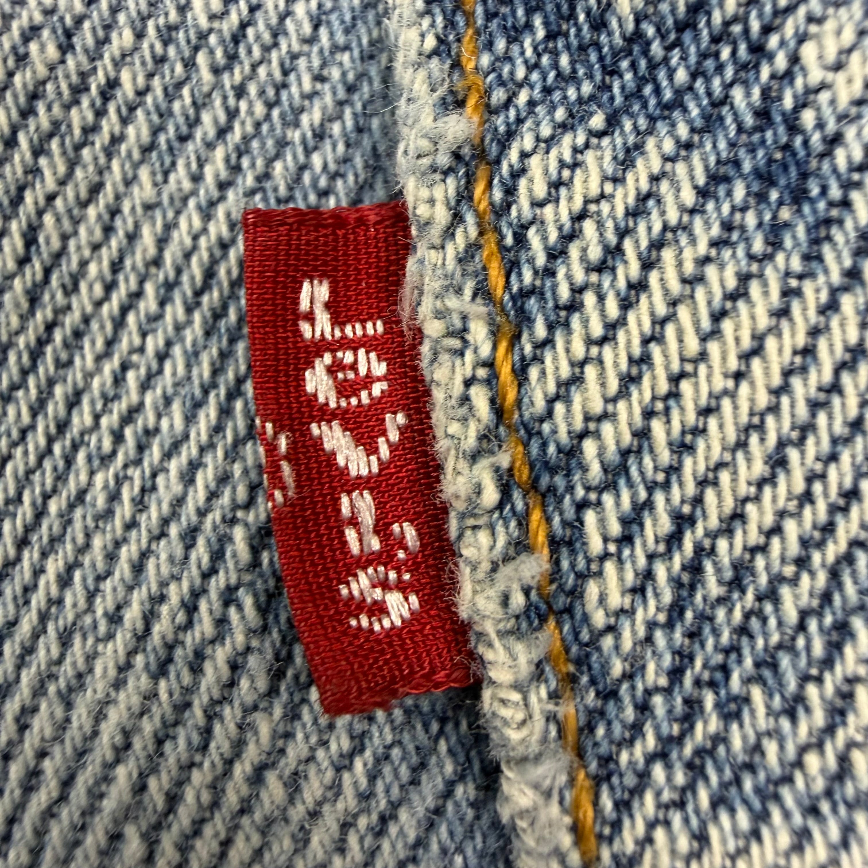 Vintage Levi’s 550 Light Wash Denim Jeans Blue