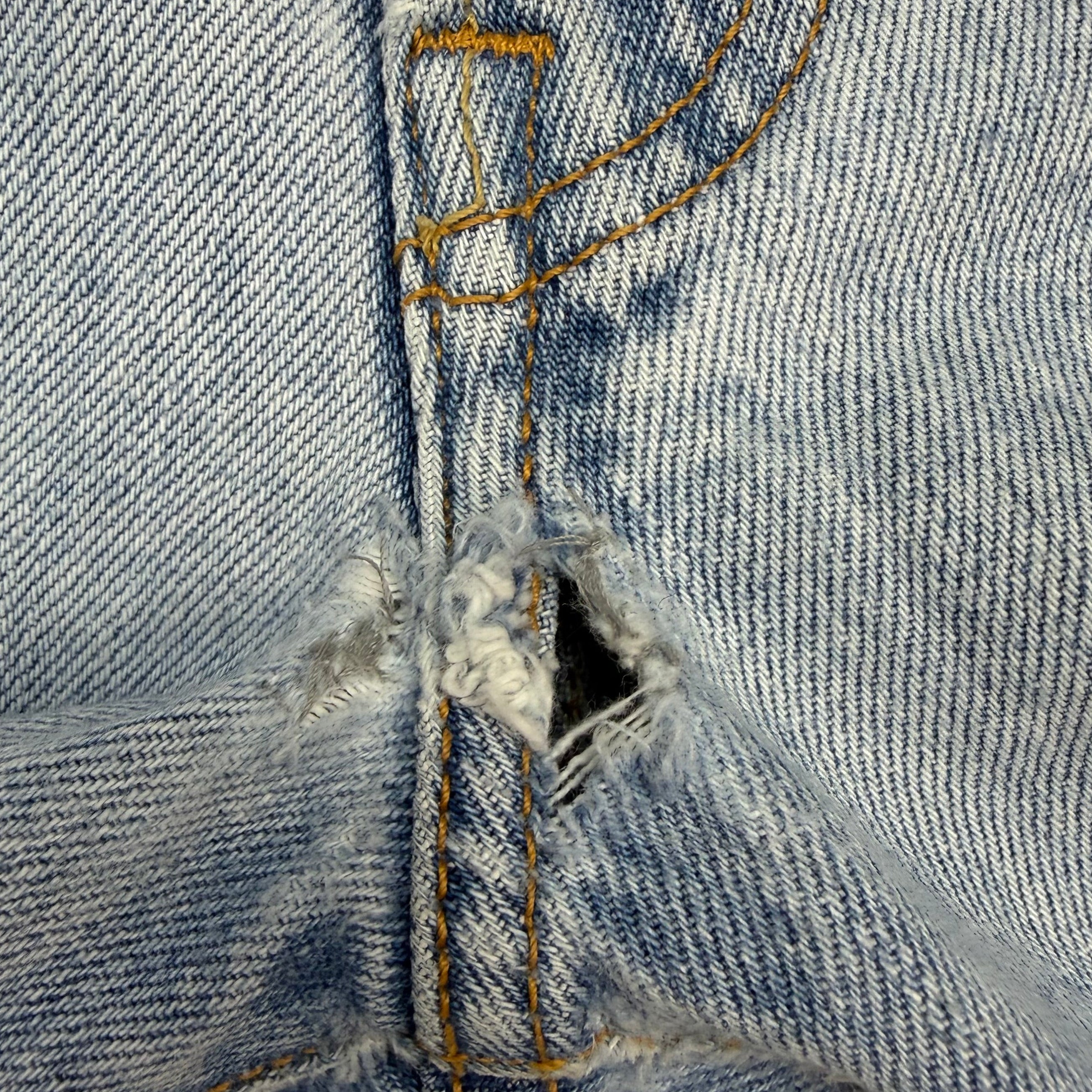 Vintage Levi’s 501 Blank Tab Light Wash Jeans Blue