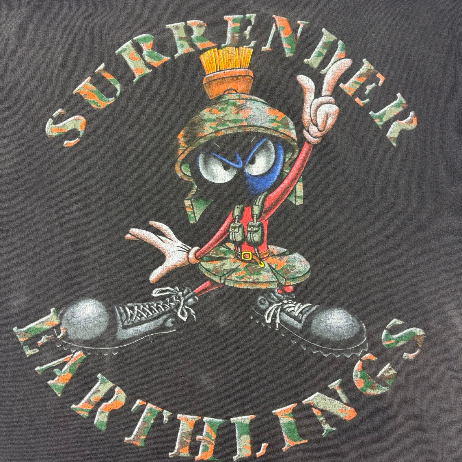 Vintage Looney Tunes Marvin The Martian Surrender Earthlings T-Shirt