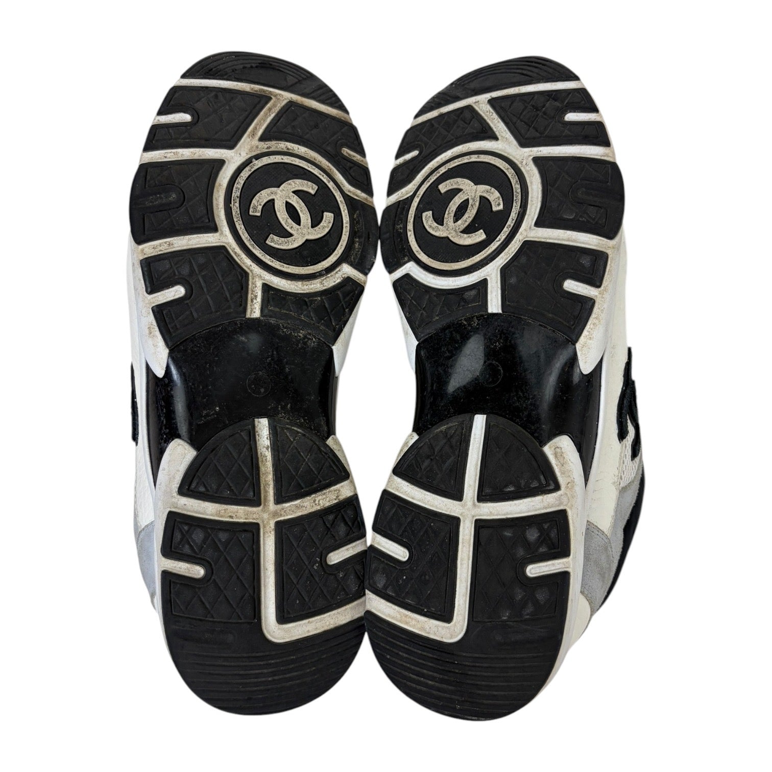 Chanel Low-Top Sneaker White/Grey (Used)