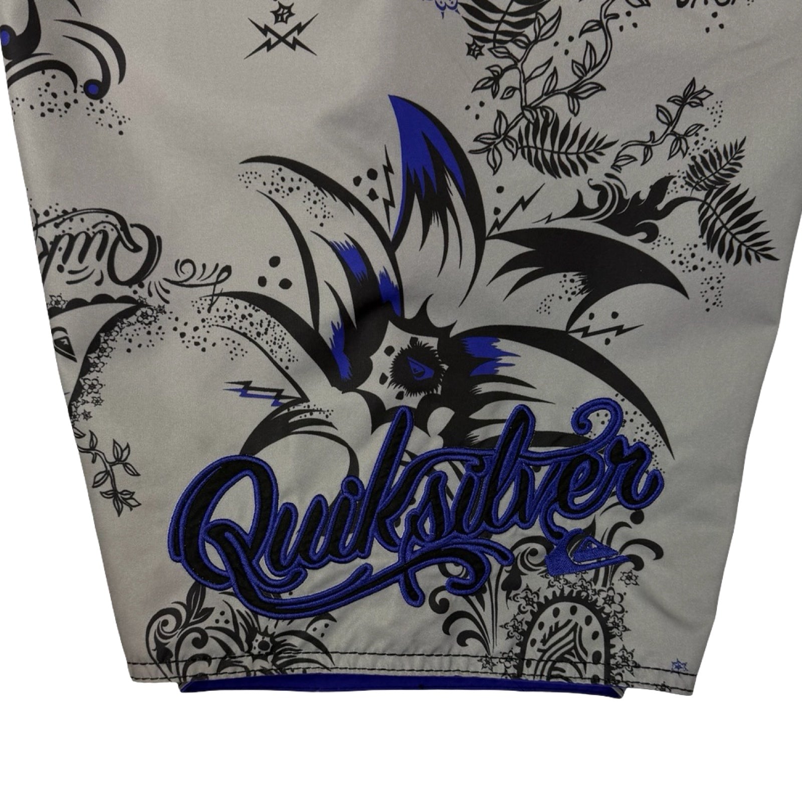 Vintage Y2K Quiksilver Skull Board Shorts Grey/Purple