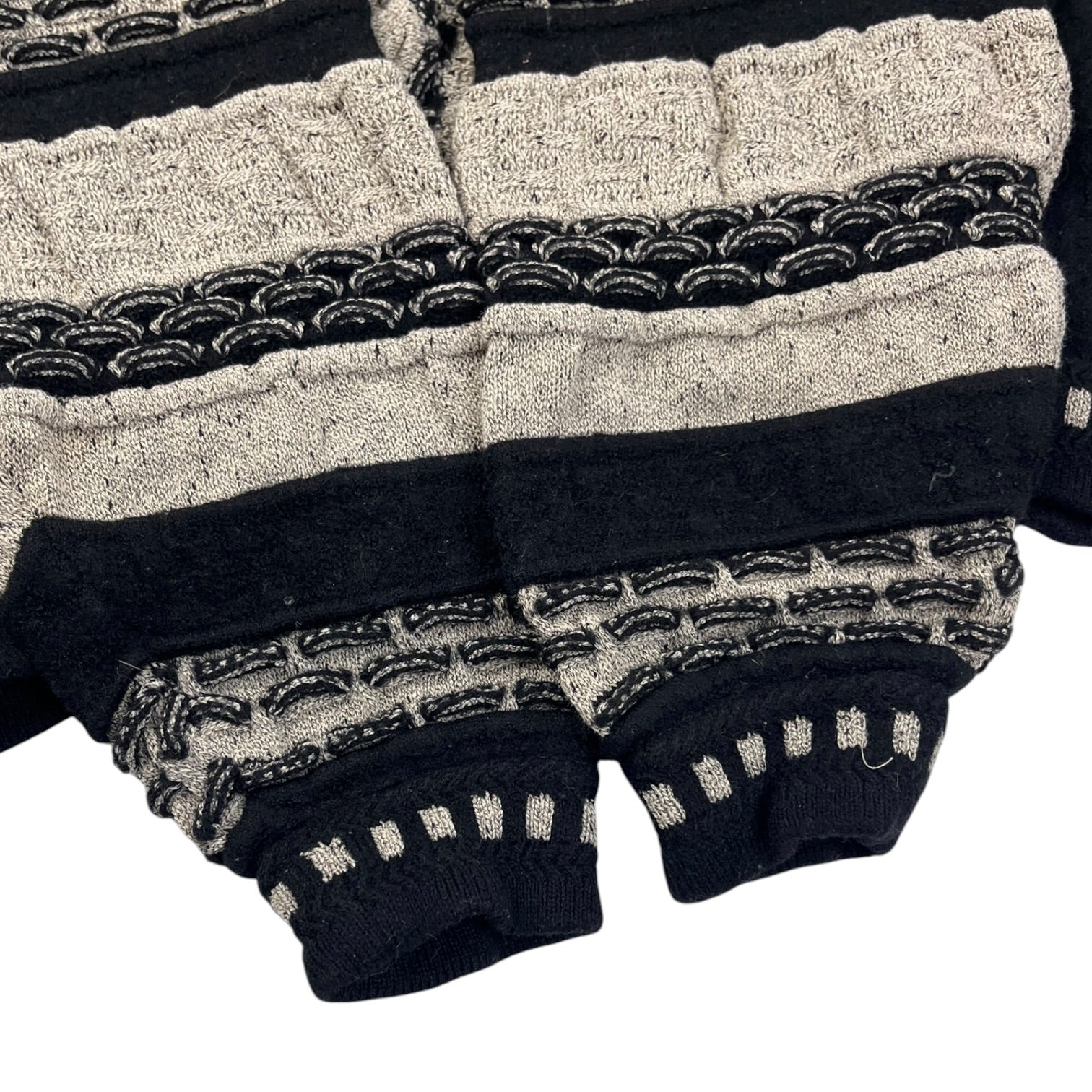 Vintage St. Croix V-Neck 3D Knit Cremé/Noir