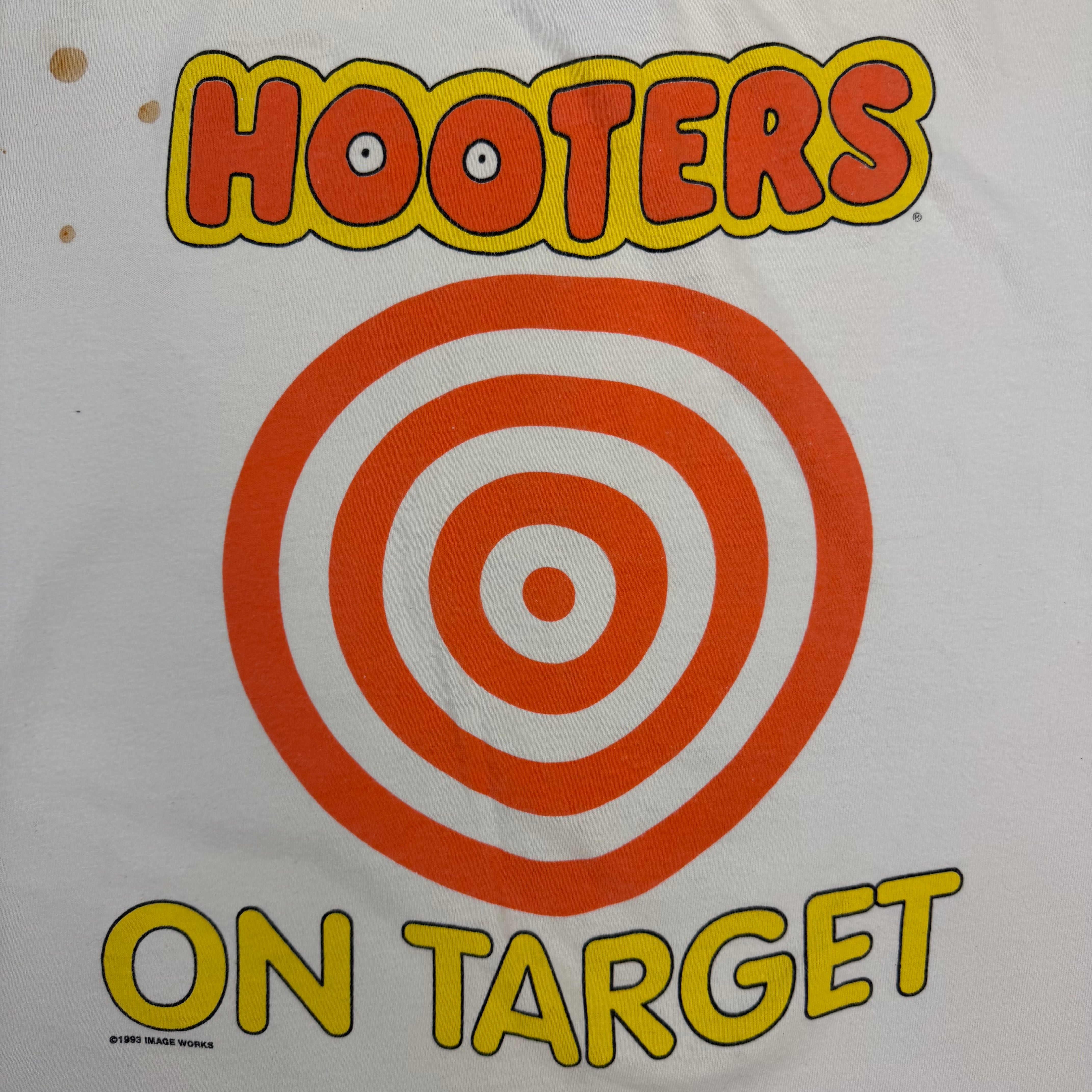 1993 Hooters Hunt Club “On Target” Tee White