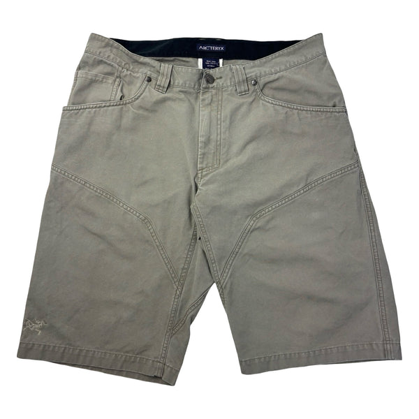 Arc’Teryx Cargo Double Knee Short Light Grey