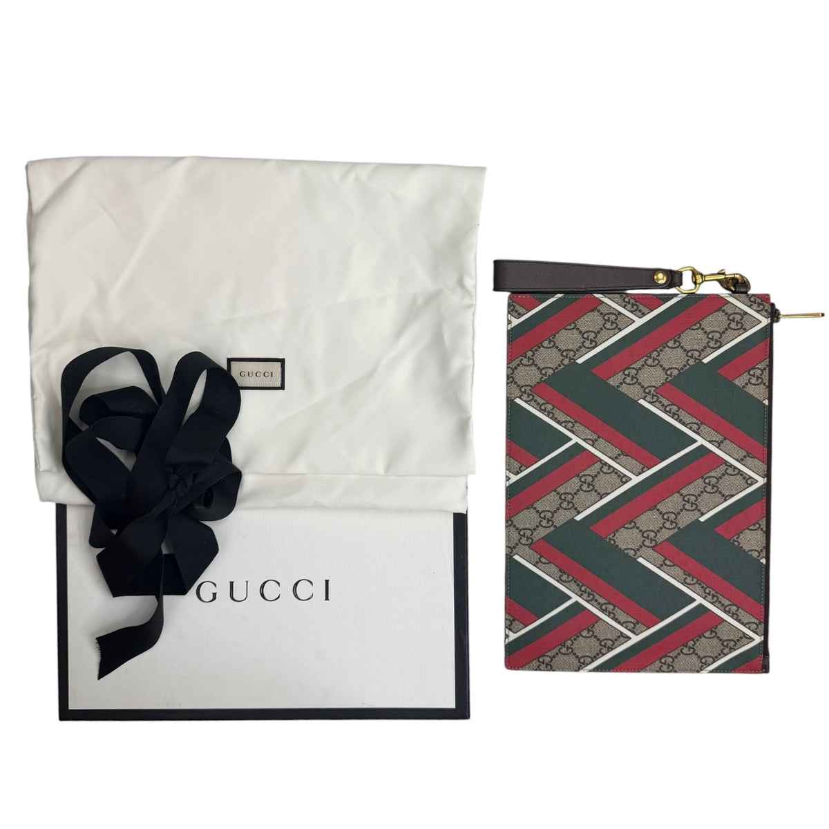 (W) Gucci GG Supreme Chevron Medium Zip Pouch Beige