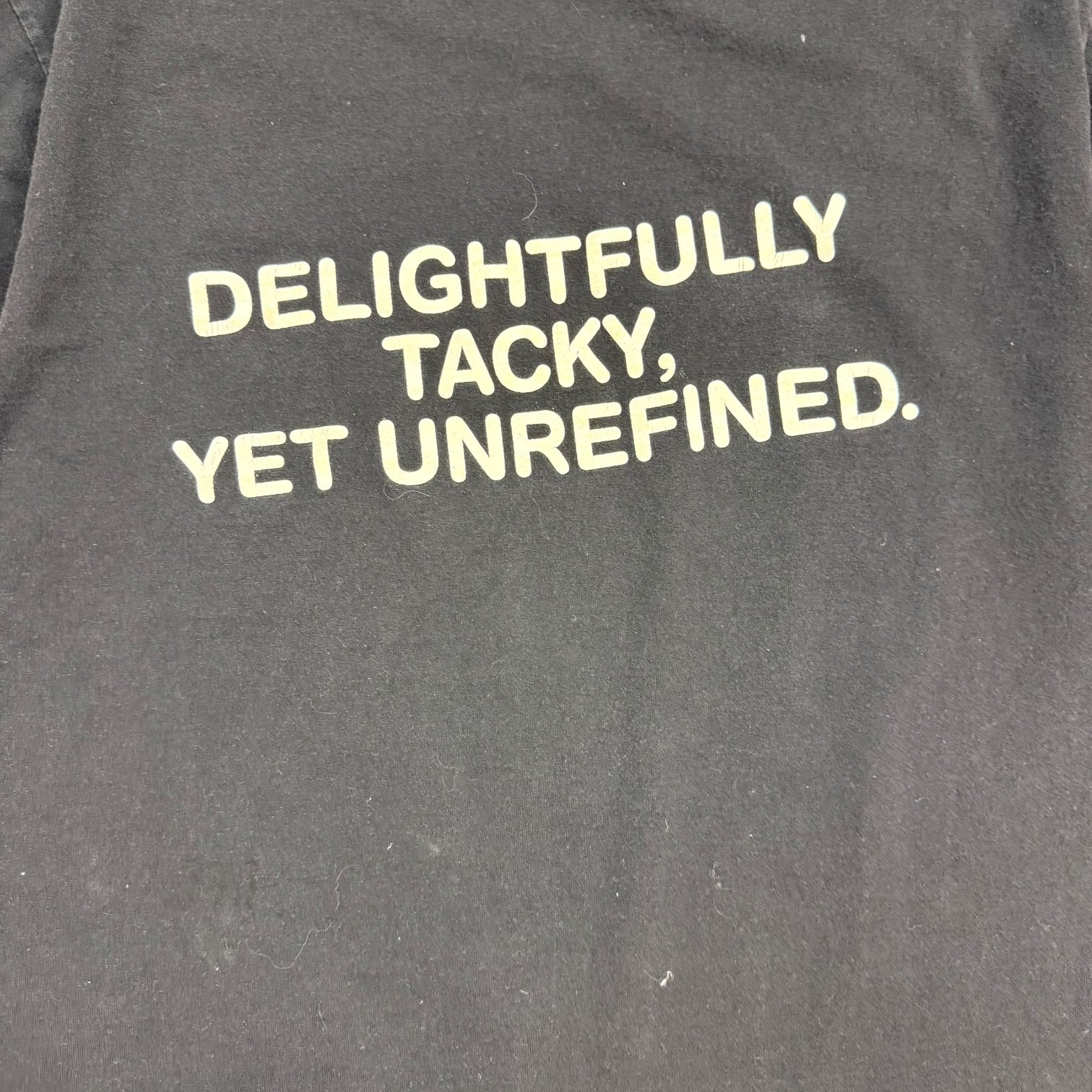 Vintages Hooters Nassau ‘Delightfully Tacky. Yet Unrefined’ Tee Black