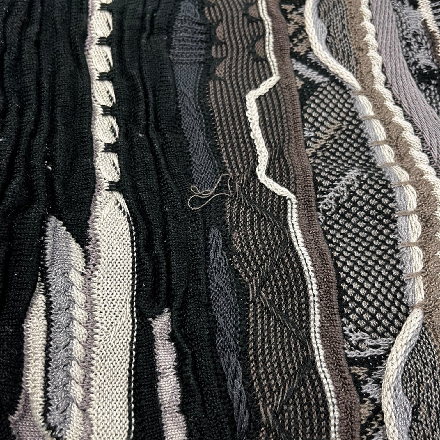 Vintage Tundra 3D Knit Sweater Black/Grey