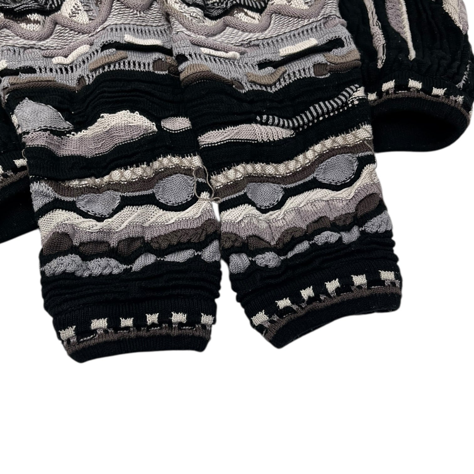 Vintage Tundra 3D Knit Sweater Black/Grey