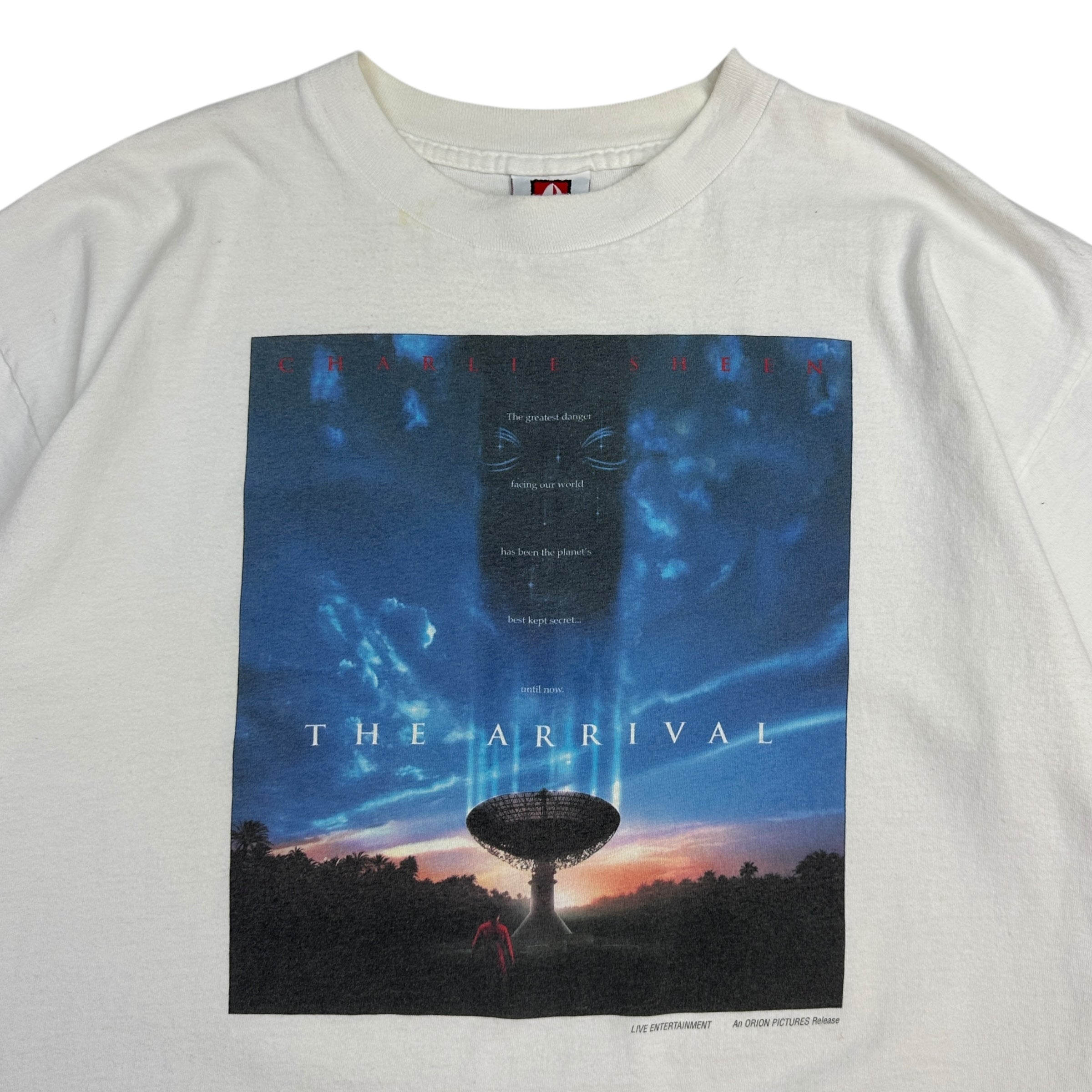 1996 The Arrival Charlie Sheen Movie Tee White