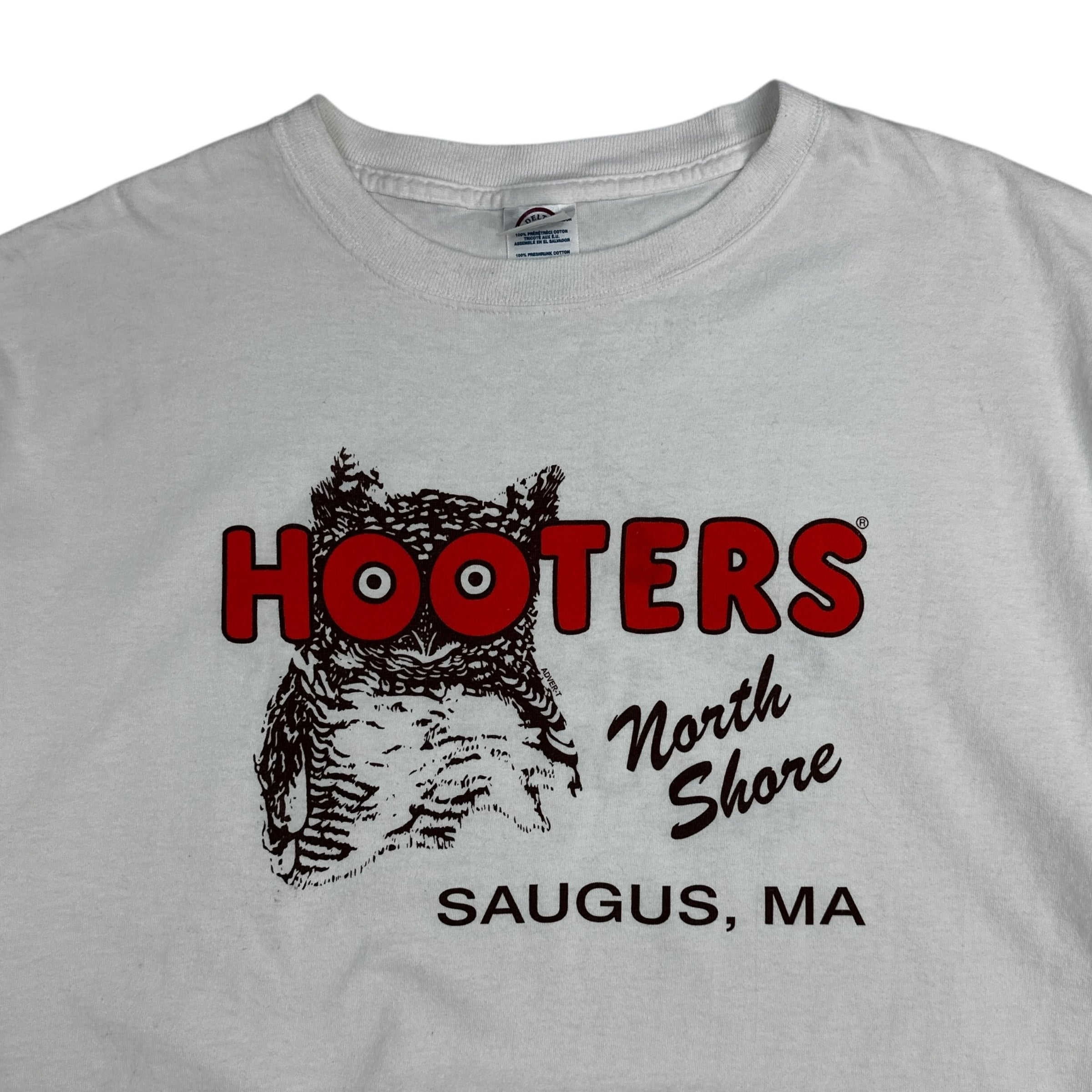 Vintage Hooters North Shore Saugus Massachusetts Tee