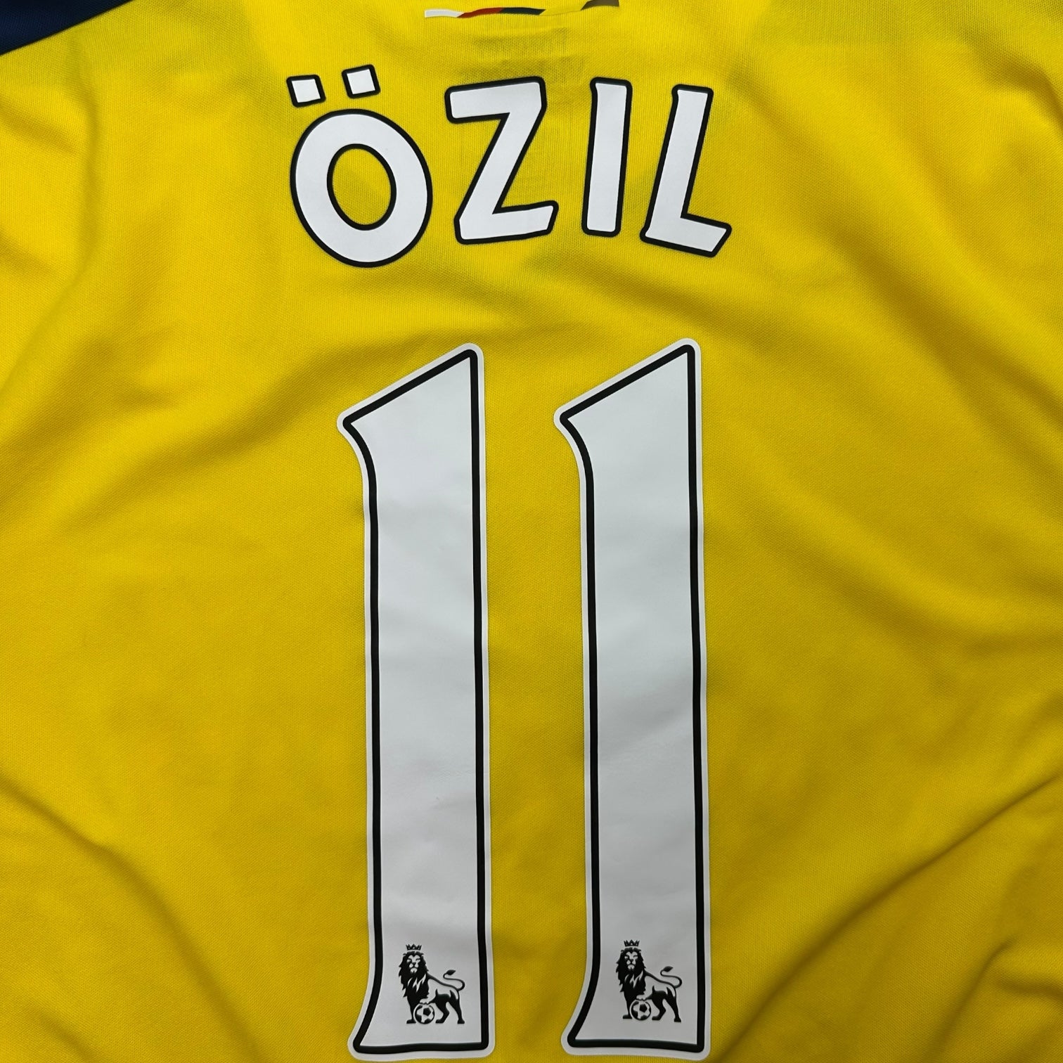 Vintage Arsenal Mesut Özil  Soccer Jersey