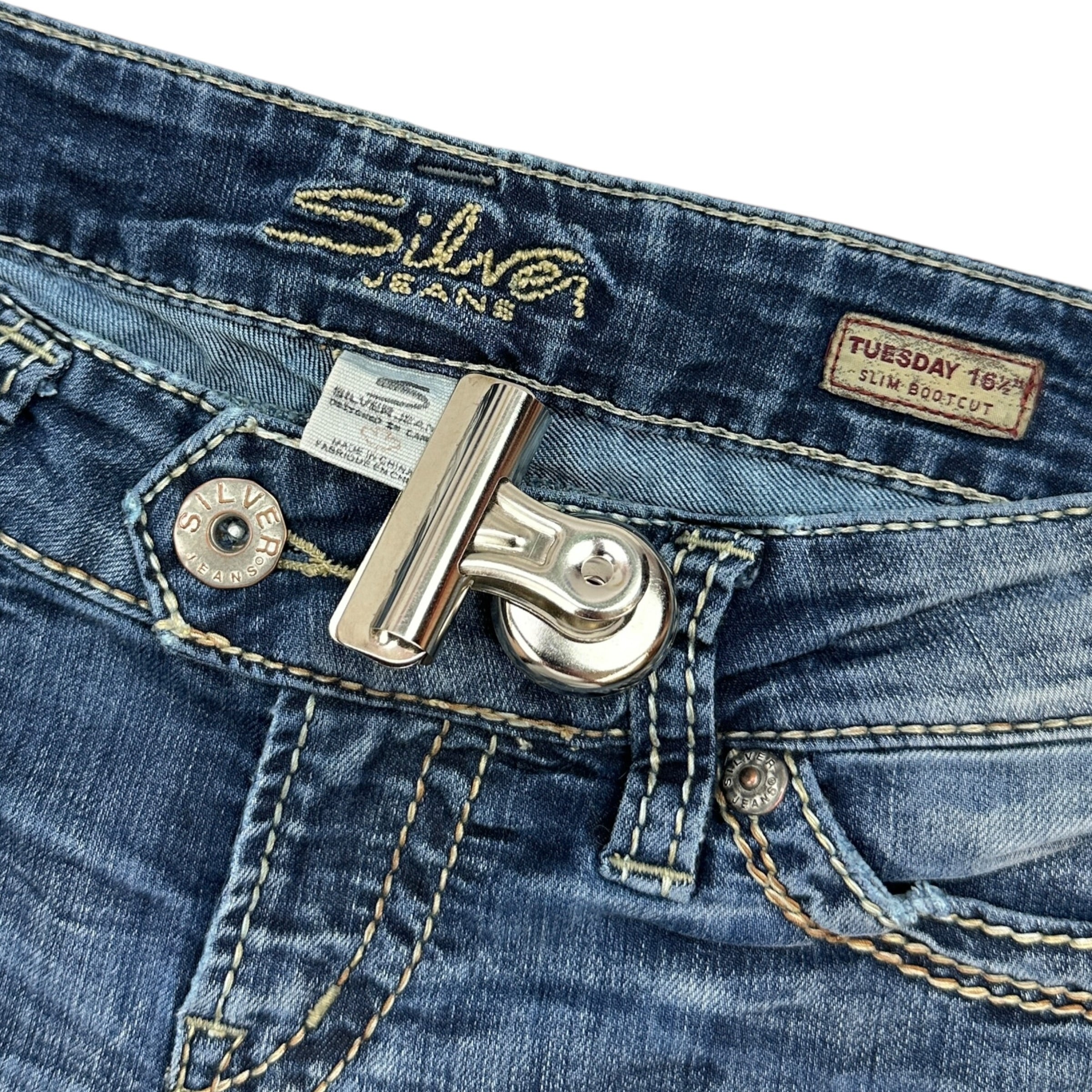 (W) Vintage Y2K Silver Jeans Slim Bootcut Denim Jeans