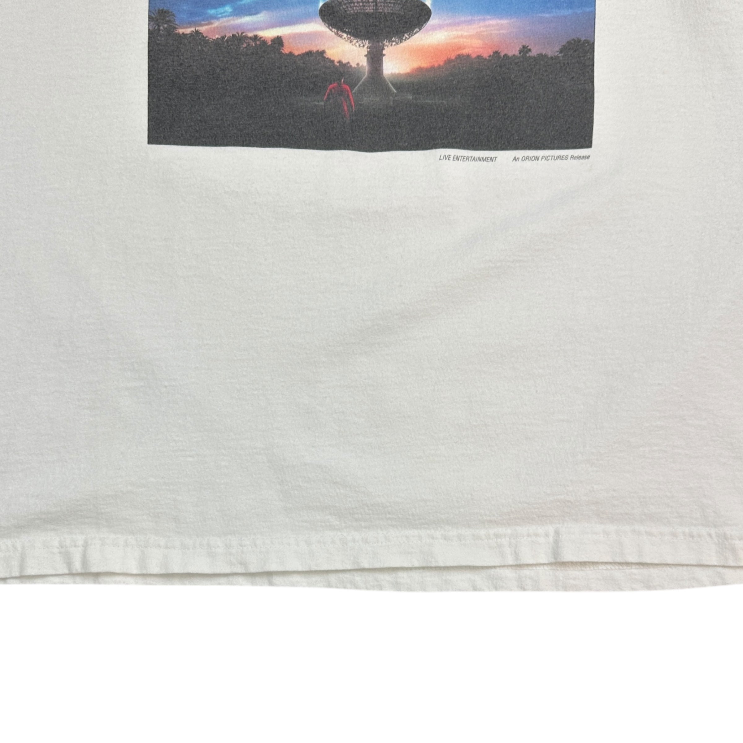 1996 The Arrival Charlie Sheen Movie Tee White