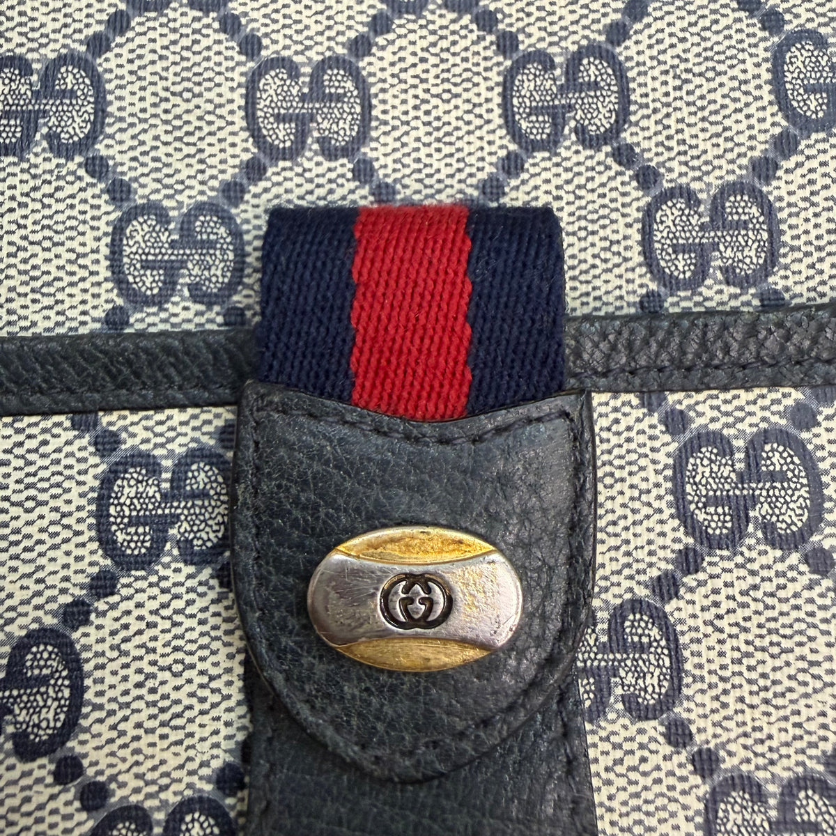 (W) Vintage Gucci GG Plus Ophidia Crossbody Bag Beige