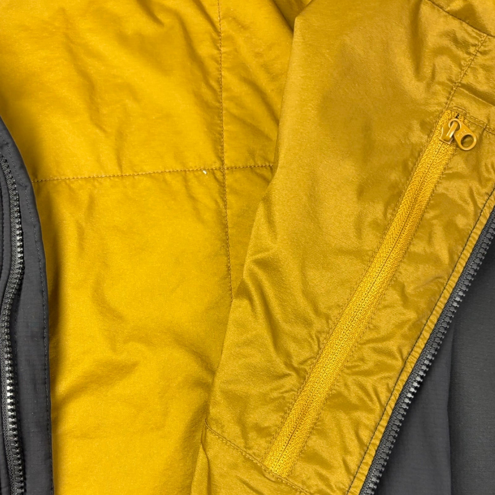 Arc’Teryx Atom Lt Hoody Black/Gold