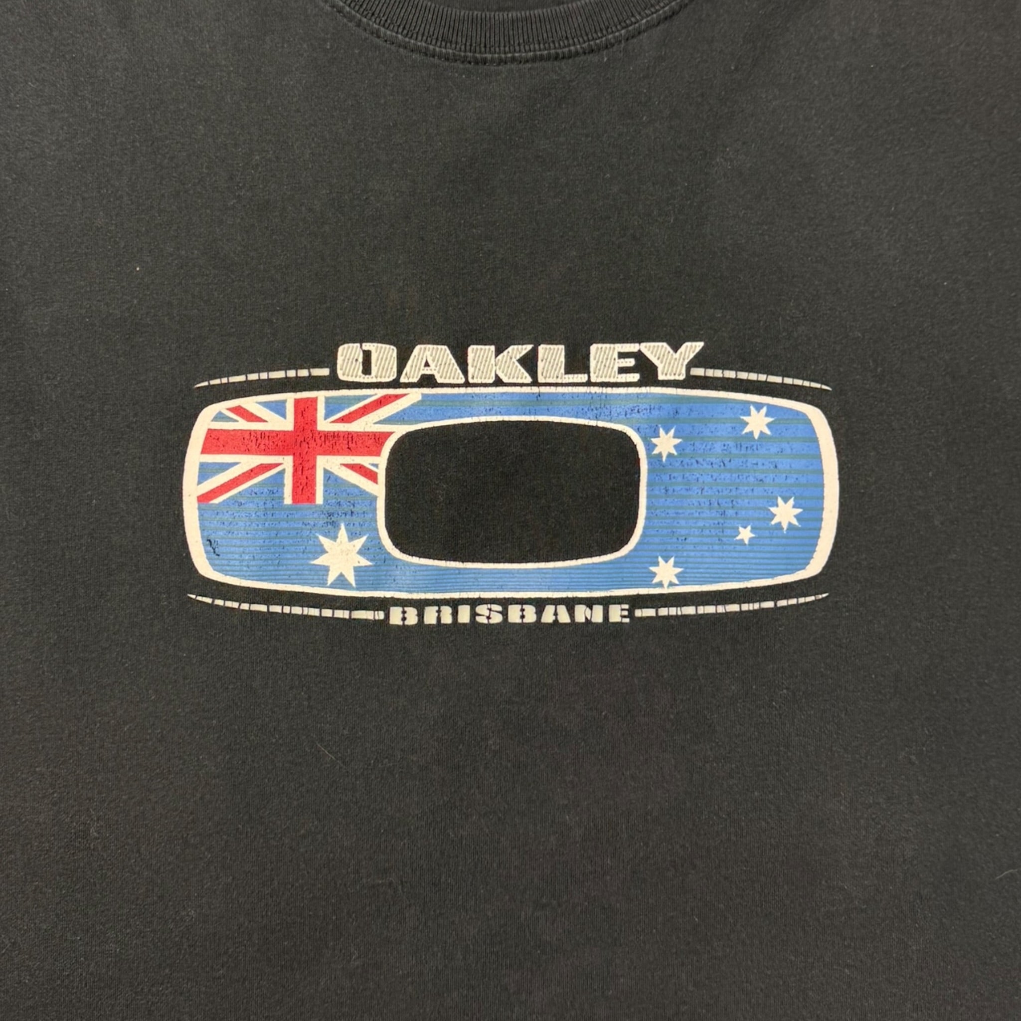 Vintage Y2K Oakley Brisbane Center Logo T-Shirt Black