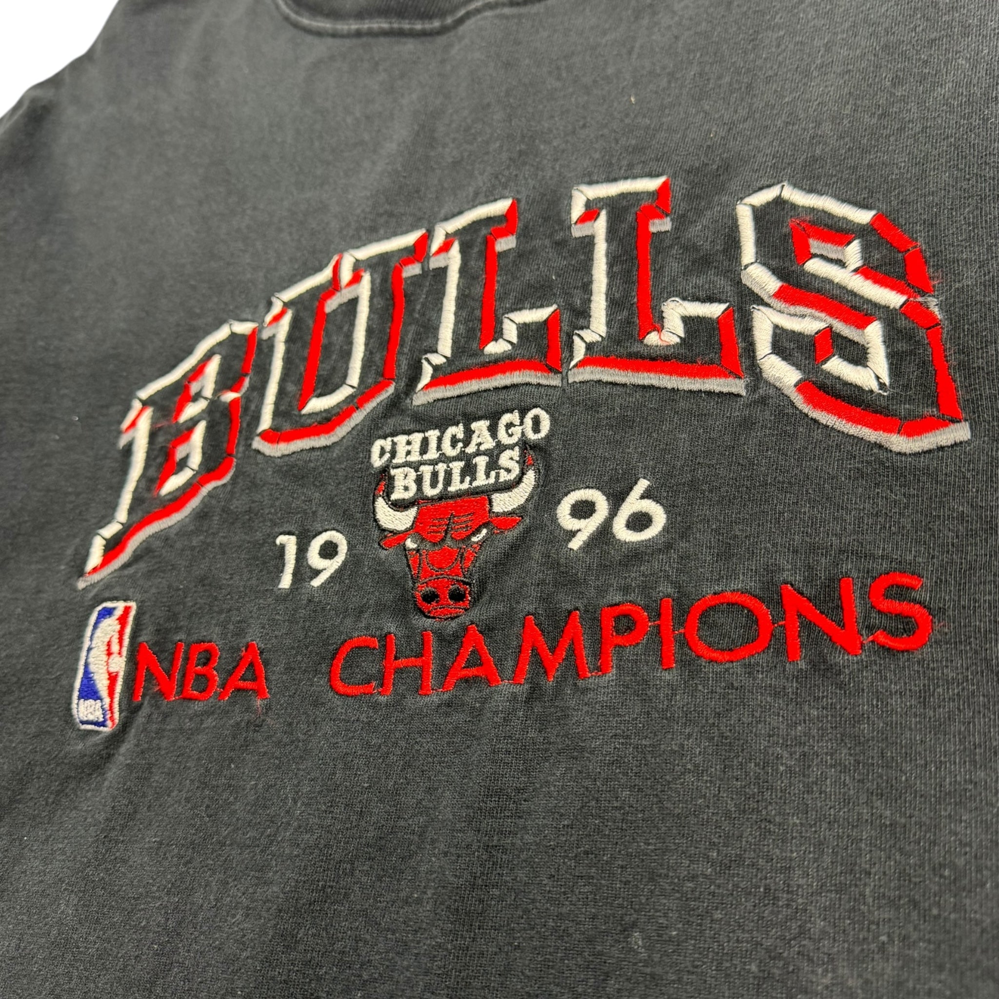 1996 Chicago Bulls Embroidered NBA Champions Heavy T-Shirt