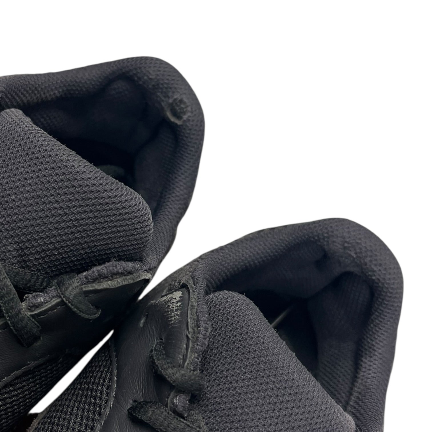 adidas Yeezy Boost 700 Utility Black (Used)