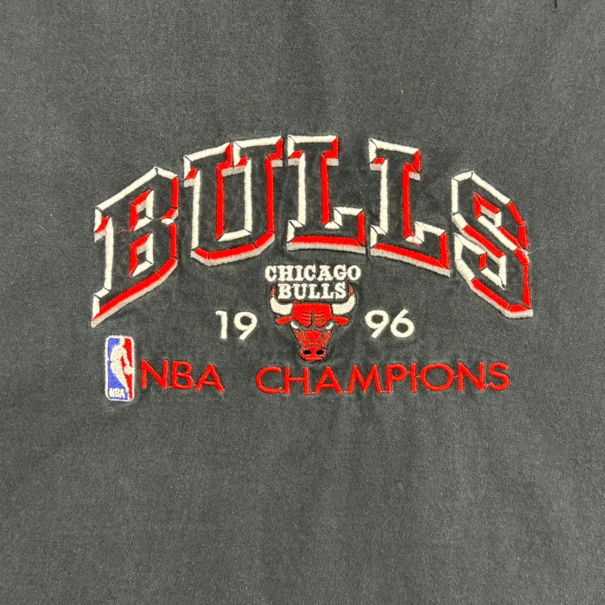 1996 Chicago Bulls Embroidered NBA Champions Heavy T-Shirt