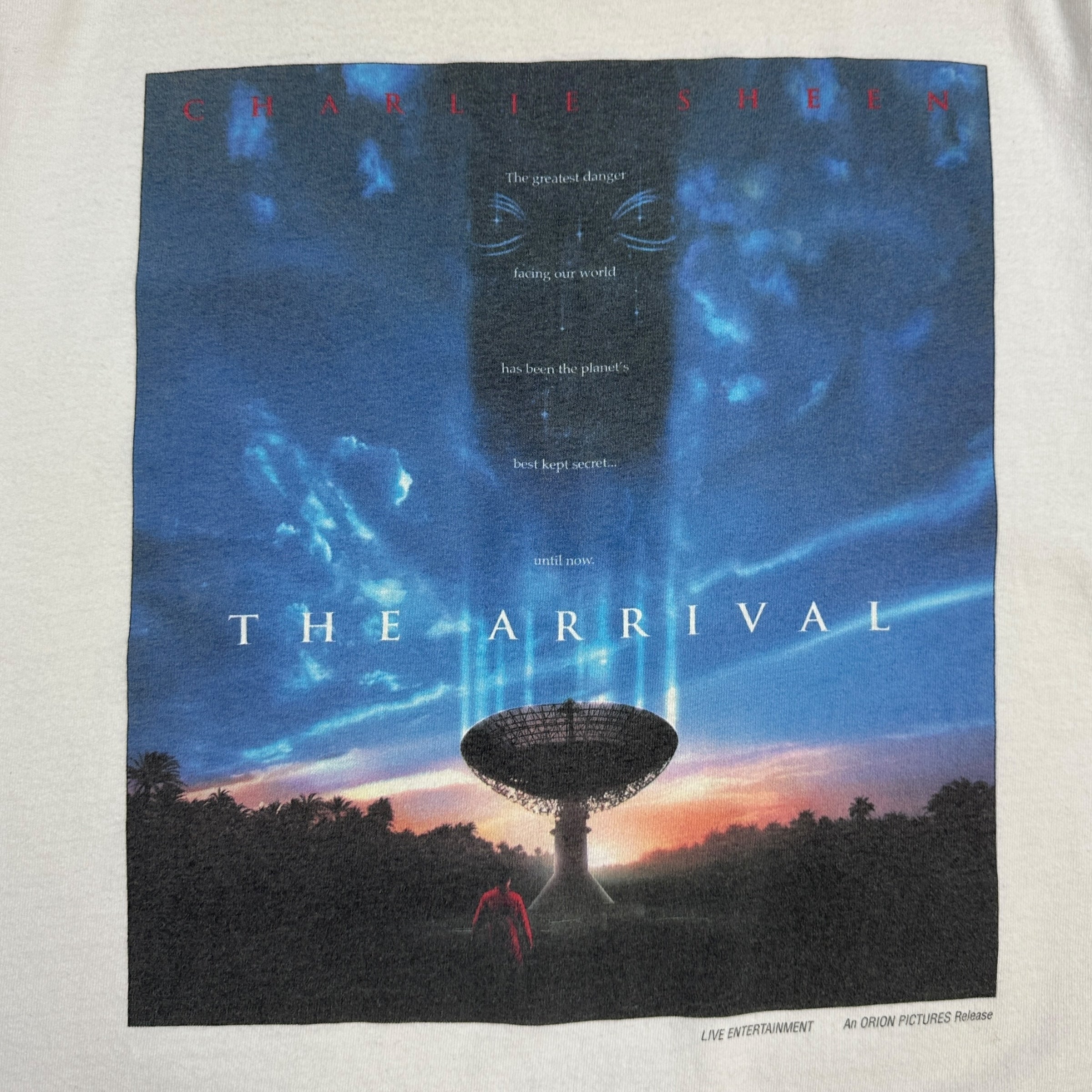 1996 The Arrival Charlie Sheen Movie Tee White