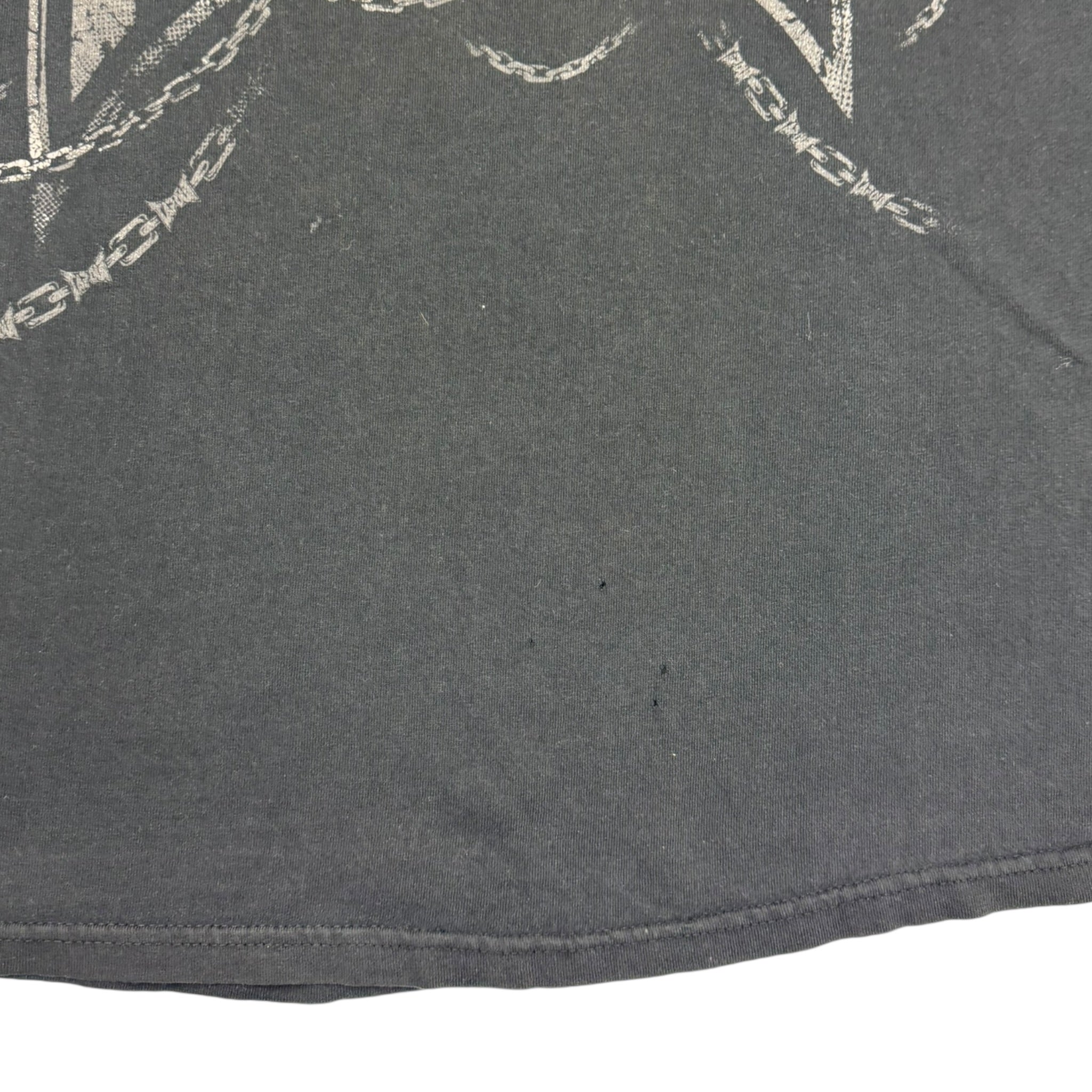 Vintage Y2K Tapout Chained Logo T-Shirt