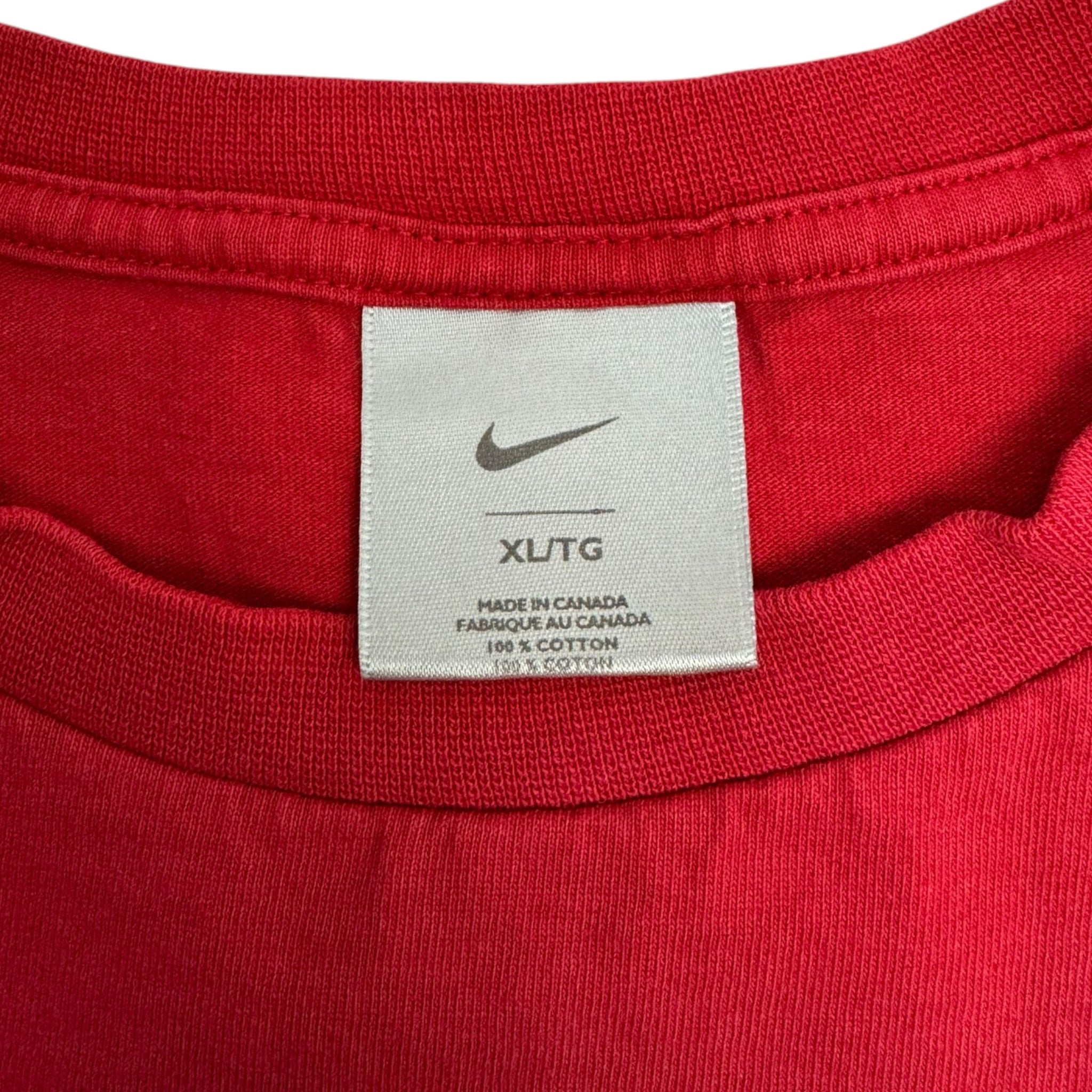 Vintage Y2K Nike Pocket Font T-Shirt Red