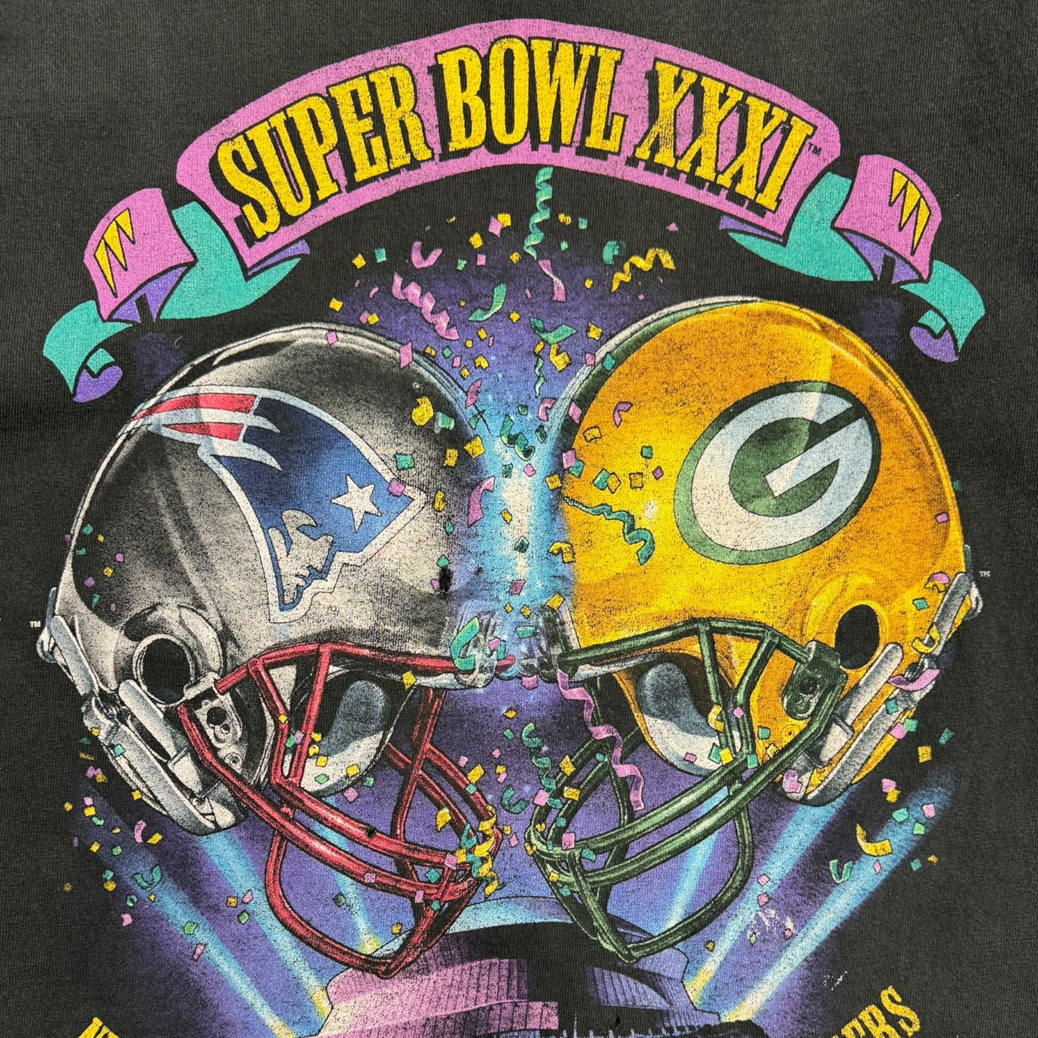 Vintage Super Bowl XXXI New England Patriots VS Green Bay Packers T-Shirt