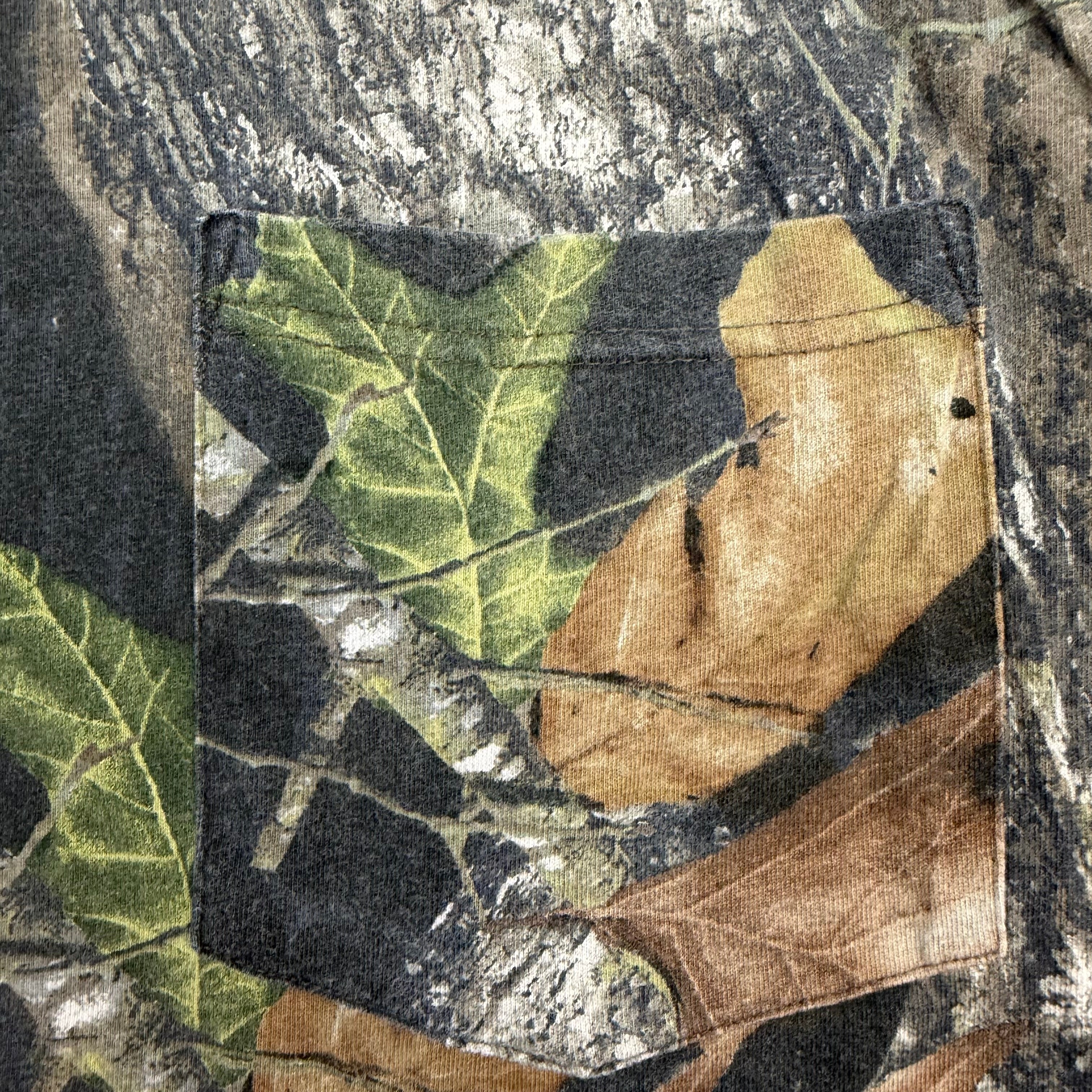 Vintage Mossy Oak Pocket Tee Camo