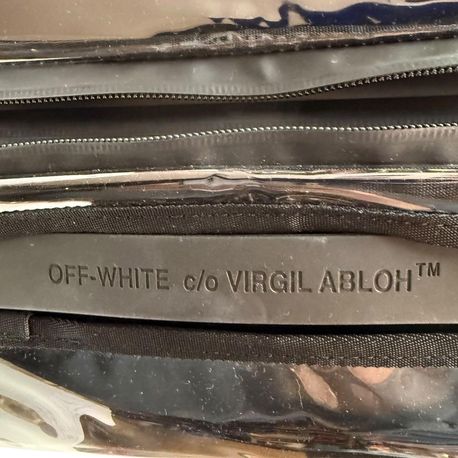 OFF-WHITE Arrow-Detail Trolley Suitcase Luggage Matte Black
