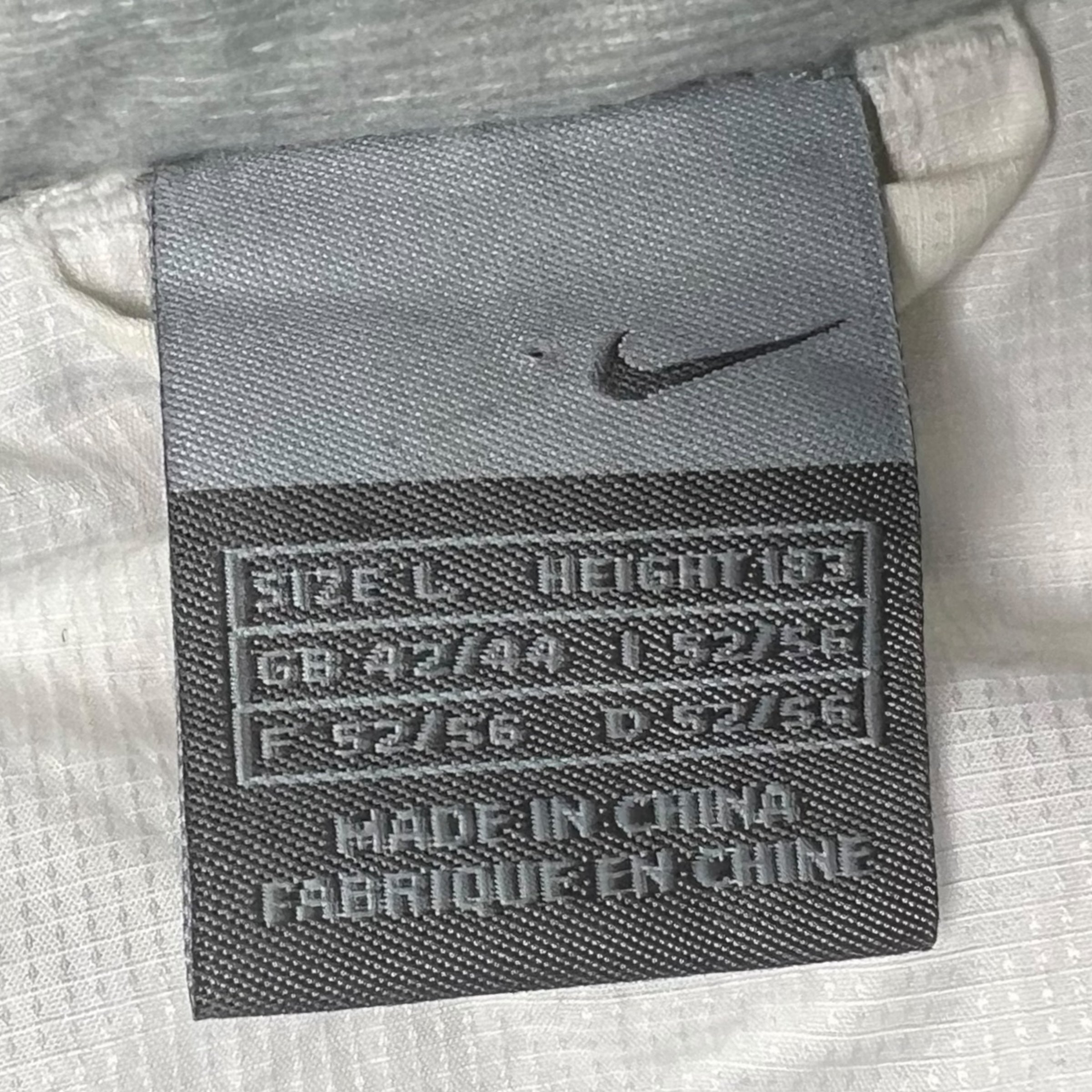 Vintage Nike Side Swoosh Puffer Jacket - White/Navy