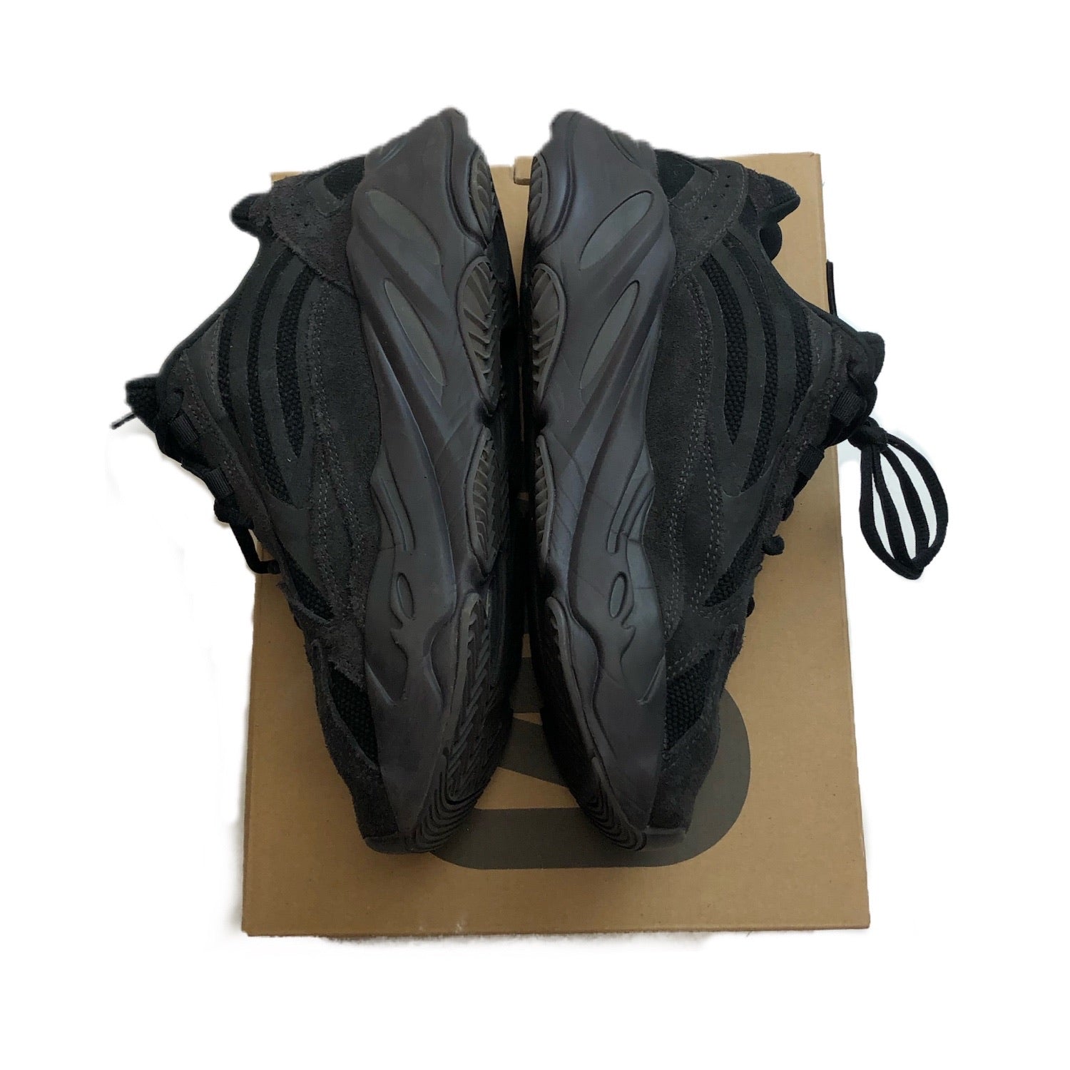 Yeezy 700 vanta on sale resell